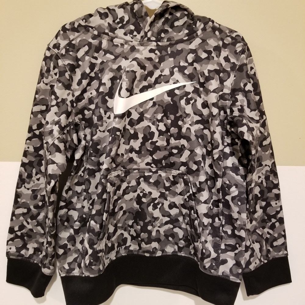 Boy's Nike "Camo" Therma-Fit Hoodie
